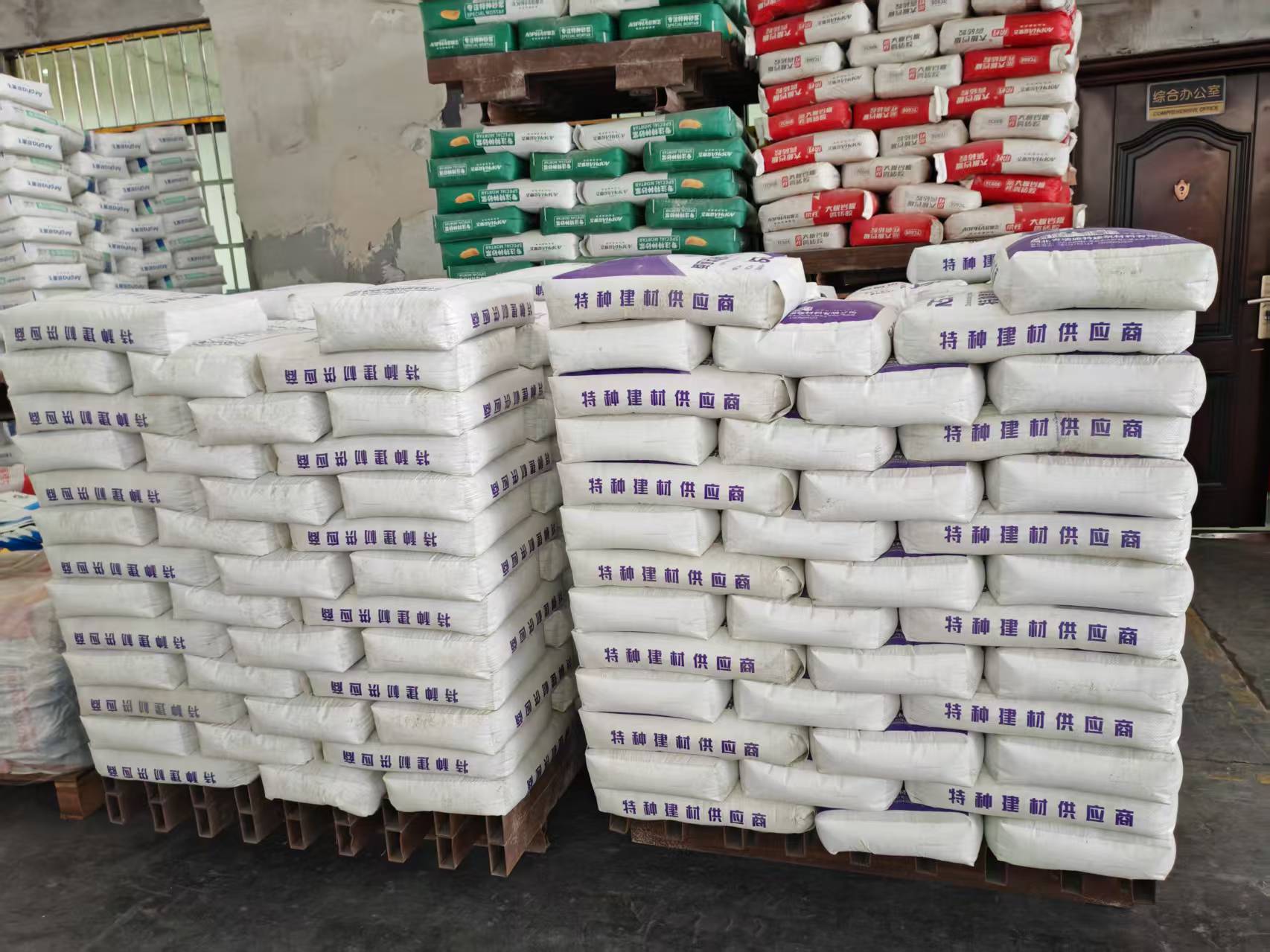 阿鲁科尔沁拱顶带模注浆料