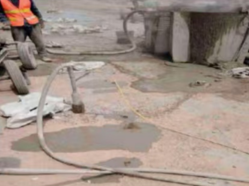 阿鲁科尔沁水泥混凝土路面板底注浆技术 路面脱空注浆整治方案