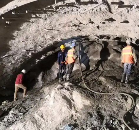 阿鲁科尔沁拱顶带模注浆料的施工流程及注意事项